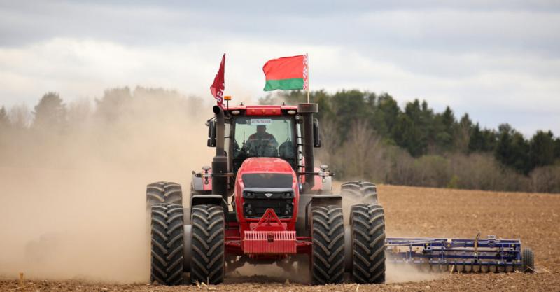 500-сильный трактор BELARUS 5425 успешно проходит испытания на полях хозяйства «Крошин»  
